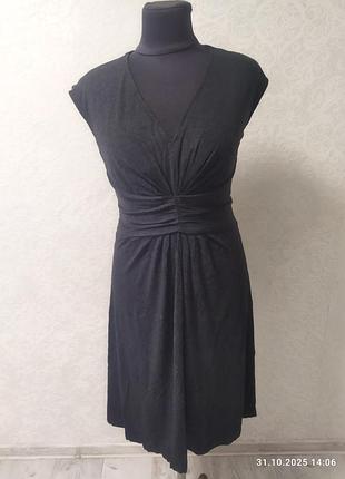 Хорошего качества платье с декольте 48-52