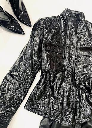 Классная кожаная лакированная куртка sms