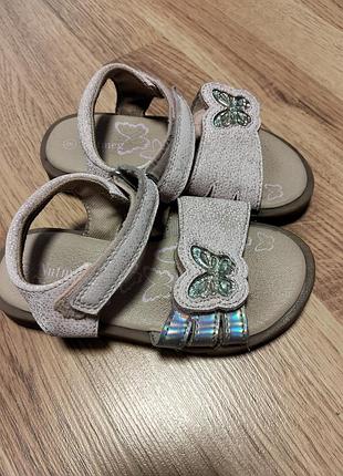 Босоножки для девочки. 2