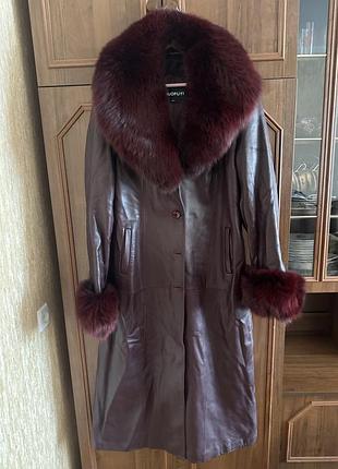 Шкіряне пальто , осінь-зима , майже нове