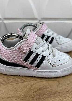 Оригінальні дитячі кросівки adidas