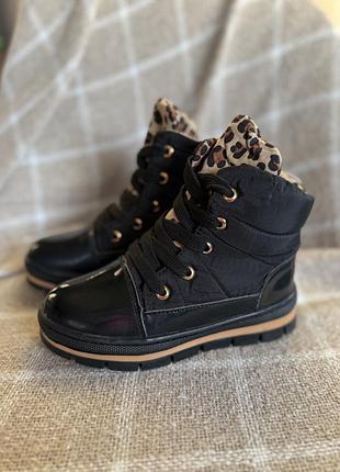 Зимові черевики для дівчинки