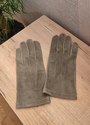 Красивые перчатки из замша нубука