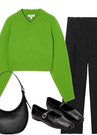 Укорочений вовняний джемпер cos з v-подібним вирізом розмір м 💯 % вовна