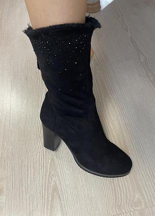 Теплі чобітки на каблуку