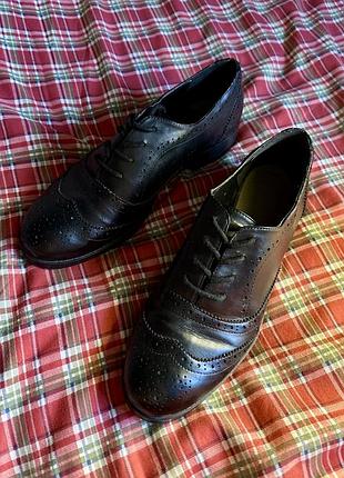 Класичні жіночі туфлі лофери 39 р