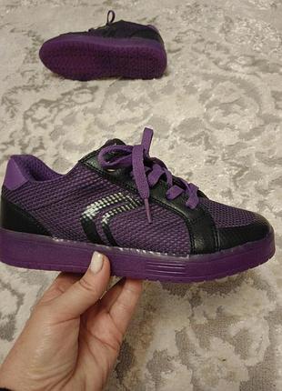 Кроссовки новые размер 35 для девочки