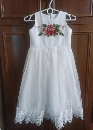 Платье для девочки 8-10 лет в красивом состоянии
