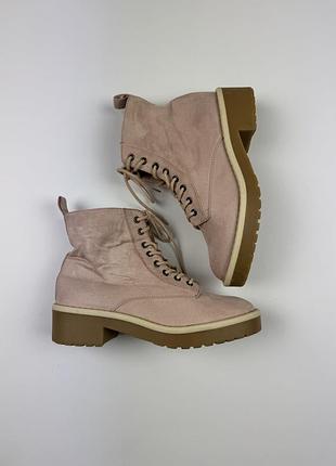 Жіночі замшеві черевики пудрового кольору