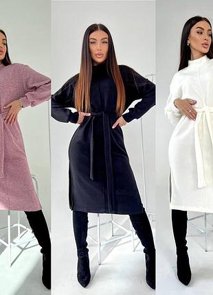 Платье теплое, мягкое, приятное на ощупь.