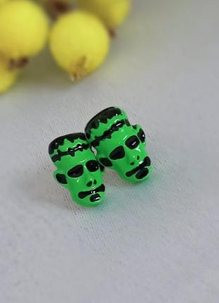 Оригінальні сережки-страшилки