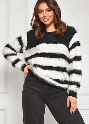 Полосатый свитер травка