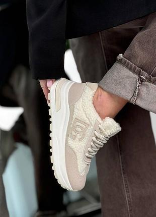 Розпродаж зимові утеплені бежеві кросівки з хутром тедді