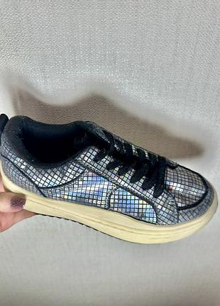 Теплі кросівки фірми zara