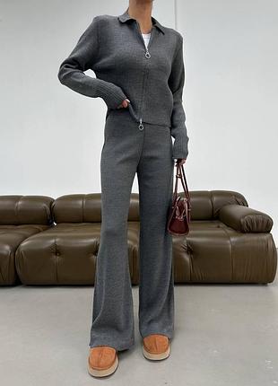 Трендовый трикотажный женский костюм
