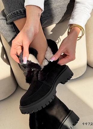 Натуральные замшевые зимние черные высокие лоферы с мехом