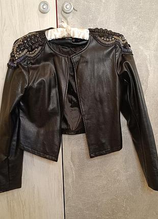 Пиджак из эко кожи укороченный