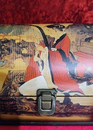 Большая винтажная китайская деревянная шкатулка гейша с арфой