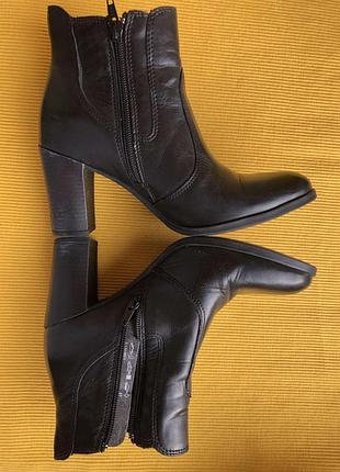 Стильные кожаные сапожки