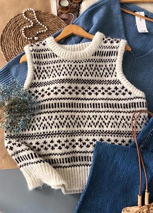 Чарівна тепла жилетка в орнамент