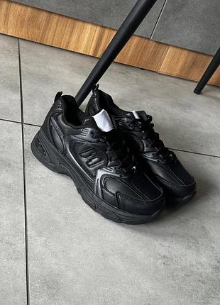 Жіночі кросівки