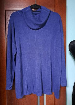 Яркий мягкий свитер воротник хомут