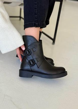 Кожаные красивые и удобные ботинки