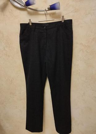 Красивые шерстяные брюки