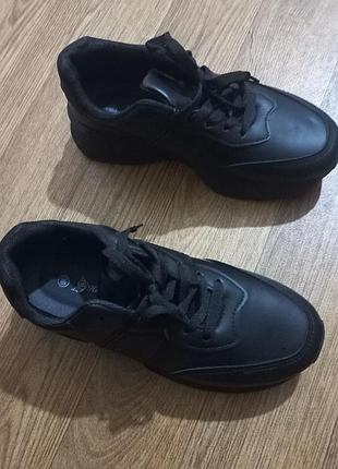 Кросівки happy на танкетці