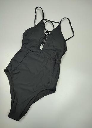 Цельный купальник с чашечками, черный купальник с завязками