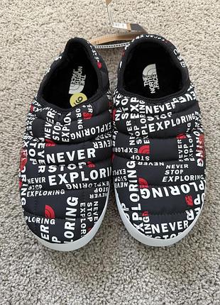 Чоловічі капці домашні тапки тапочки сліпони мокасини the north face thermoball™ traction mule v з принтом "never stop exploring" 9 42 usa 🇺🇸