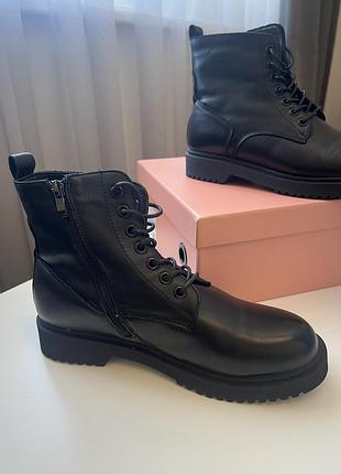 Нові шкіряні черевики 40 розмір маломірять