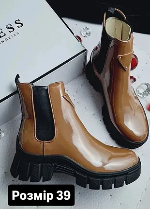 Guess оригінал коричневі лакові черевики челсі на платформі