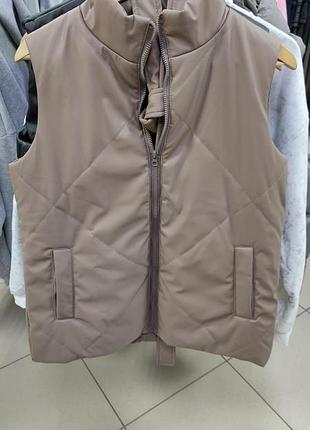 Жилетка безрукавка жіноча стильна тренд