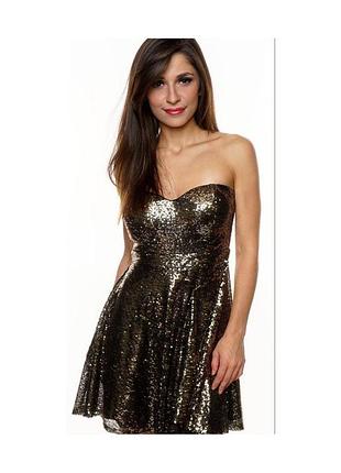 Стильное модное актуальное черное платье бандо в пайетку