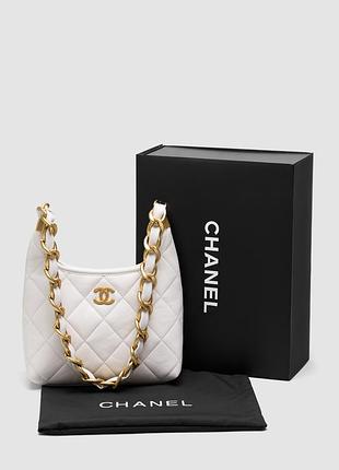 Сумка шанель small hobo bag shiny lambskin & gold-tone metal, cream