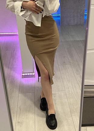 Спідниця з розрізом