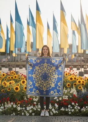 Шовкова дизайнерська хустка з українською символікою