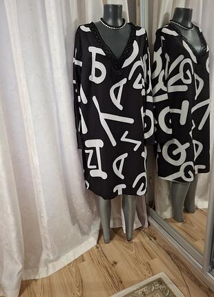 Красивое с кружевом на горловине платье 👗