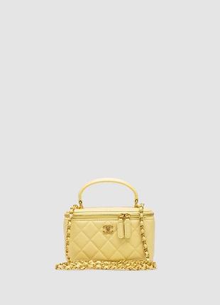 Сумка шанель classic yellow caviar quilted pearl crush vanity bag