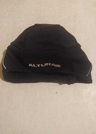 Велошапка софтшелл altura эластичная.