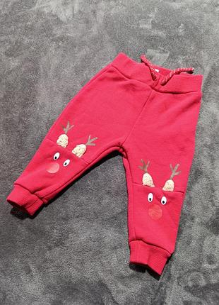 Красные штанишки с оленями, 6-9 месяцев