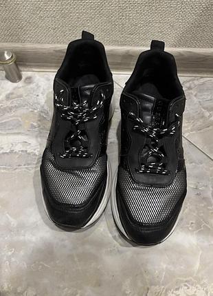 Кросівки жіночі guess оригінальні чорні розмір 40