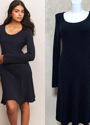 Платье из коллекции tommy hilfiger выполнено из эластичного ребристого трикотажа