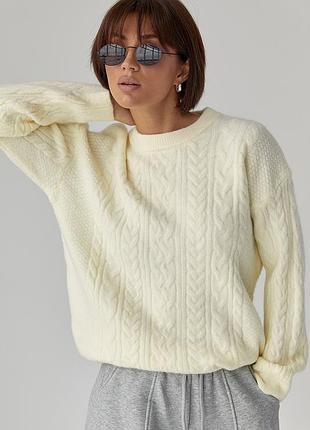 В'язаний светр у косички