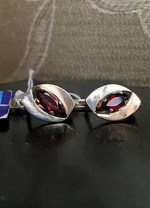 Розкiшнi срiбнi сережки з гранатом та золотом