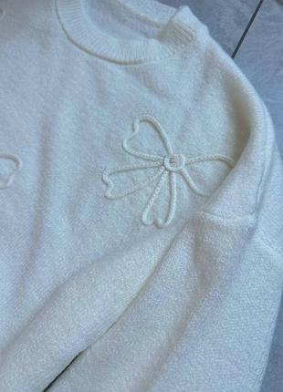 Свитер белый