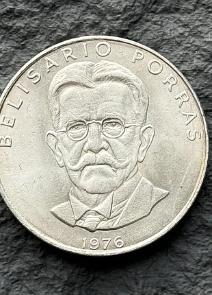 Монета 1976 года -мужчины в очках, испанского флага