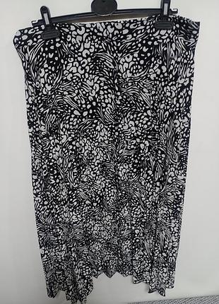 Спідниця довга.
плісе