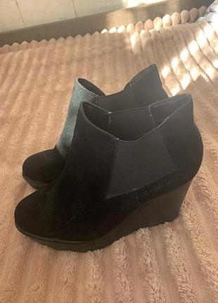 Ботильйони замша від calvin klein